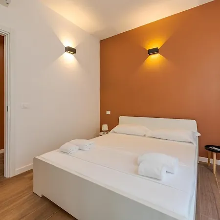 Costanza Luxury * Milano