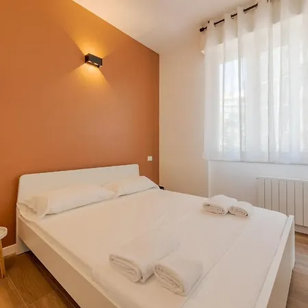 Costanza Luxury * Milano